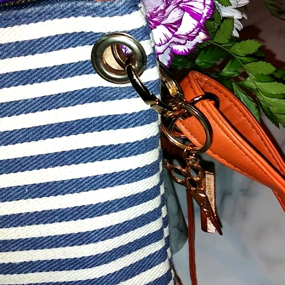 💇 Stylist Crossbody - Picture 8 of 8